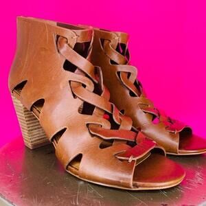 Zodiac Camila Woven Brown Leather Cutout Peep Toe Sandals US 9.5